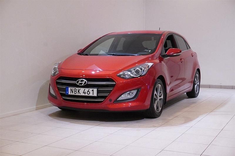 Röd Begagnad 2016 Hyundai i30 Edition Sedan | 139 900 kr - Bild 1/4