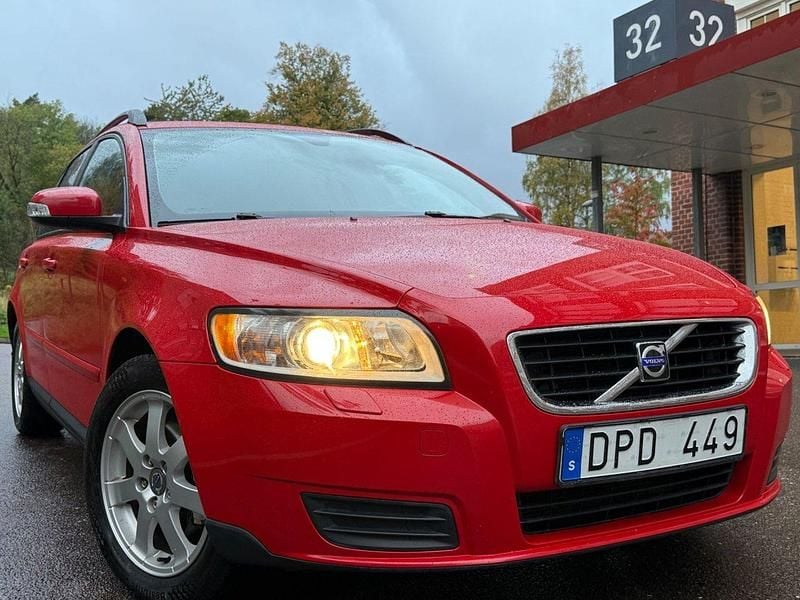 Röd Begagnad 2008 Volvo V50 Kombi | 29 900 kr (Bra pris) - Bild 1/4