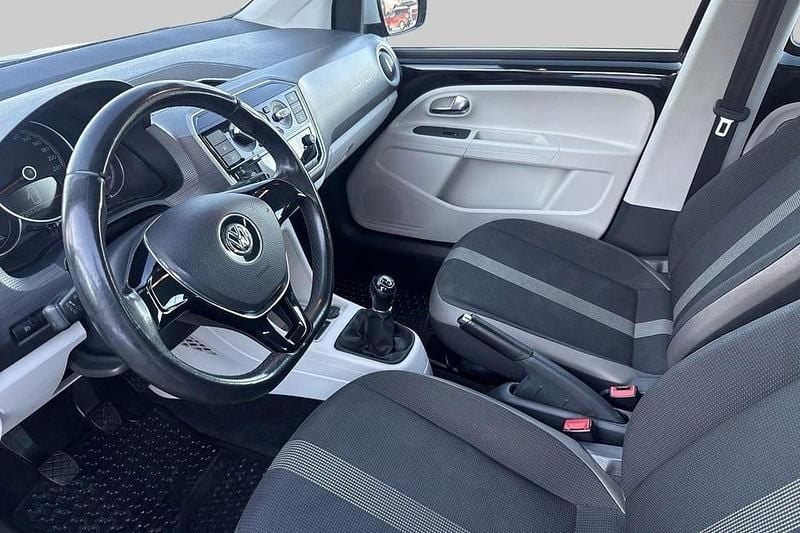 Begagnad VW up! high up! 75 HK (55 kW) 2016 Svart Halvkombi