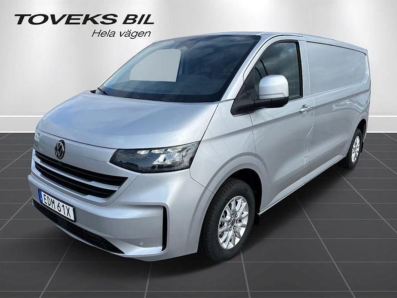 Ljusgrå (light grey metallic) Ny 2025 VW T6.1 Van | 611 125 kr (Marknadspris) - Bild 1/4