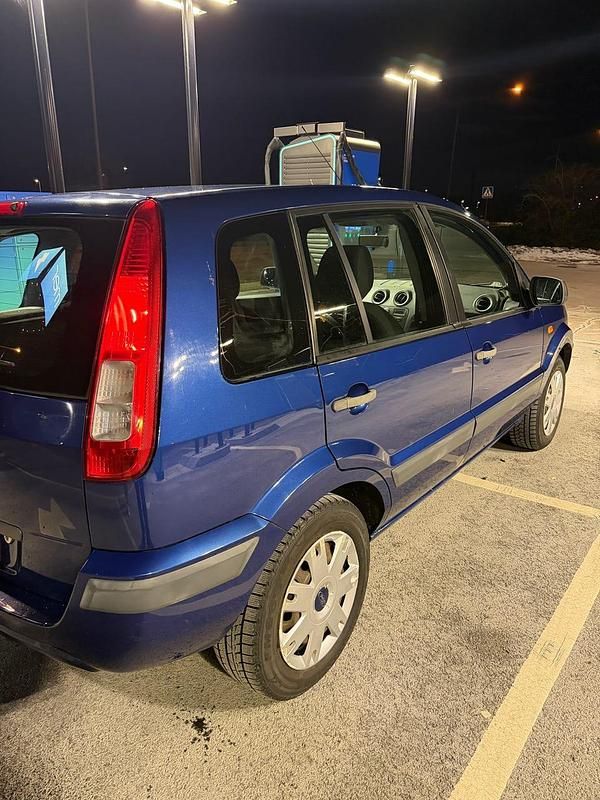 Begagnad Ford Fusion 100 HK (73 kW) 2010 Halvkombi