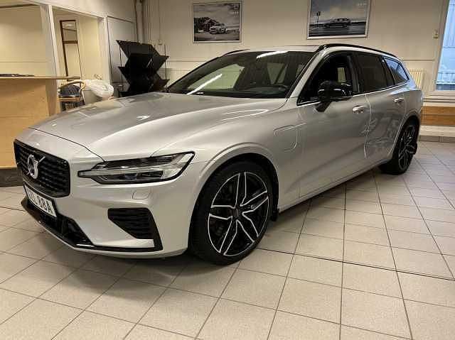 Begagnad 2022 Volvo V60 Kombi | 379 500 kr (Dyr) - Bild 1/4