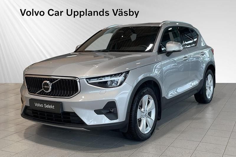 Silver Begagnad 2023 Volvo XC40 Core SUV | 319 900 kr (Bra pris) - Bild 1/3