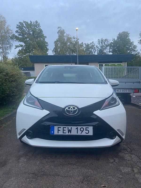 Begagnad 2018 Toyota Aygo Halvkombi | 70 000 kr (Bra pris) - Bild 1/4