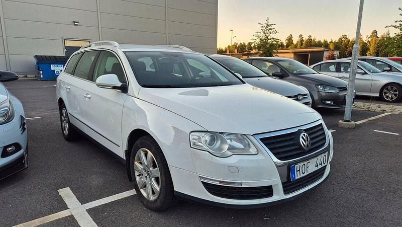Vit Begagnad 2010 VW Passat Kombi | 29 900 kr (Marknadspris) - Bild 1/4
