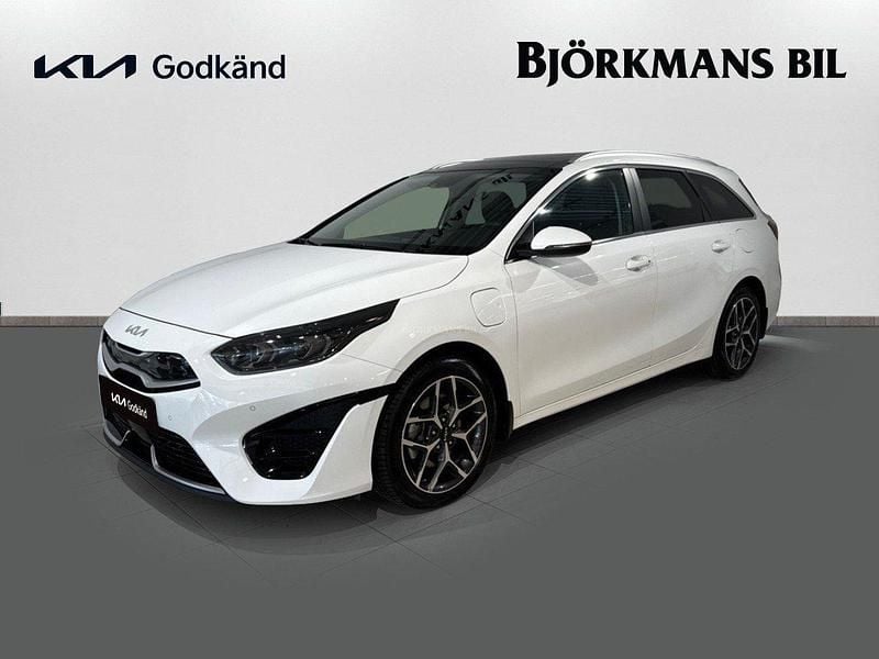 Vit Begagnad 2023 Kia Ceed Sportswagon Advance Kombi | 345 900 kr - Bild 1/4