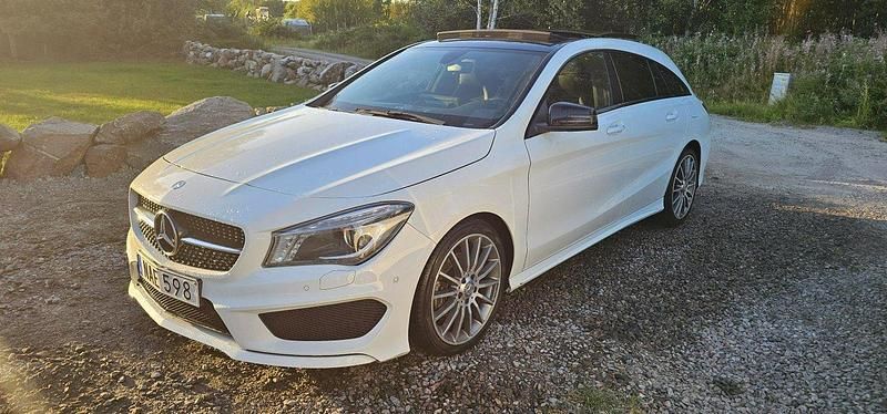 Vit Begagnad 2015 Mercedes CLA220 Shooting Brake AMG Kombi | 185 000 kr (Marknadspris) - Bild 1/4