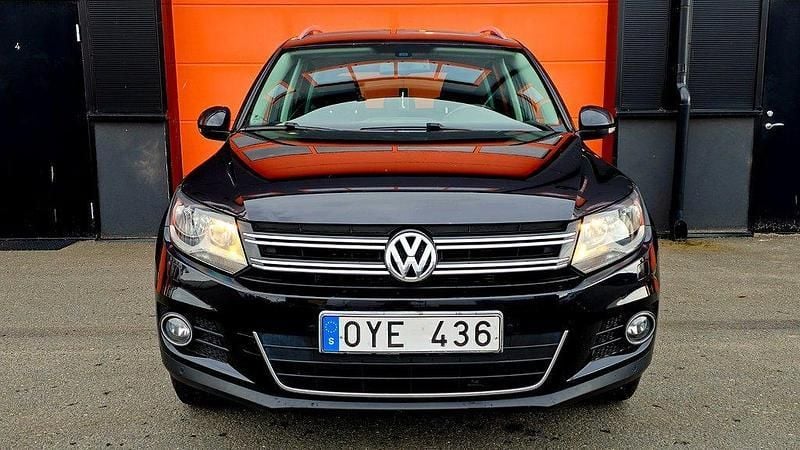 Svart Begagnad 2011 VW Tiguan Sportline SUV | 129 900 kr (Dyr) - Bild 1/4