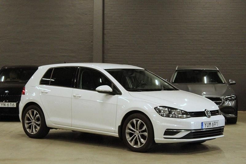 Vit Begagnad 2019 VW Golf VII Halvkombi | 169 900 kr (Lite dyr) - Bild 1/4