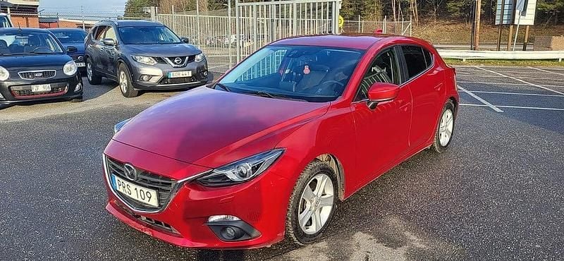 Röd Begagnad 2015 Mazda 3 Inclusive Halvkombi | 69 900 kr (Bra pris) - Bild 1/4