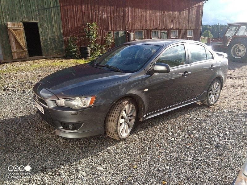 Grå Begagnad 2008 Mitsubishi Lancer Sedan | 26 000 kr - Bild 1/4