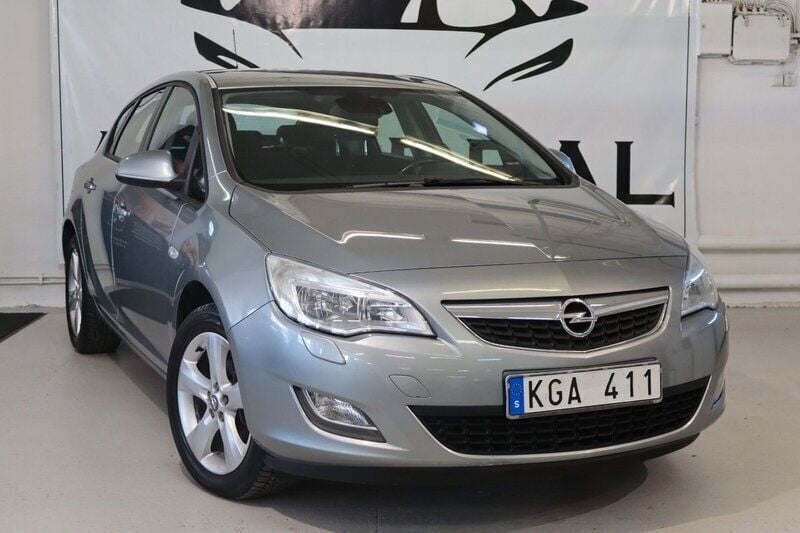 Grå Begagnad 2010 Opel Astra Enjoy Halvkombi | 39 900 kr (Marknadspris) - Bild 1/4