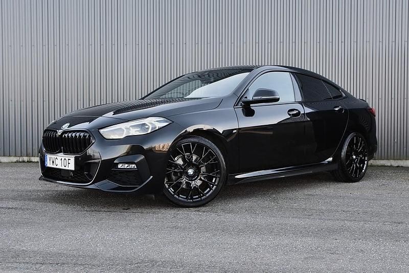 Svart Begagnad 2021 BMW 218 M Sport Sportkupé | 279 900 kr (Marknadspris) - Bild 1/4