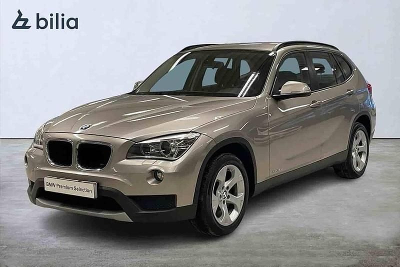 Silver Begagnad 2013 BMW X1 SUV | 139 900 kr (Marknadspris) - Bild 1/1