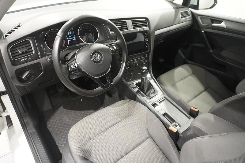 Begagnad VW Golf VII 111 HK (81 kW) 2017 Vit Kombi