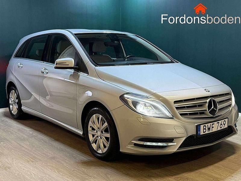 Silver Begagnad 2014 Mercedes B180 Minibuss | 149 800 kr (Marknadspris) - Bild 1/4
