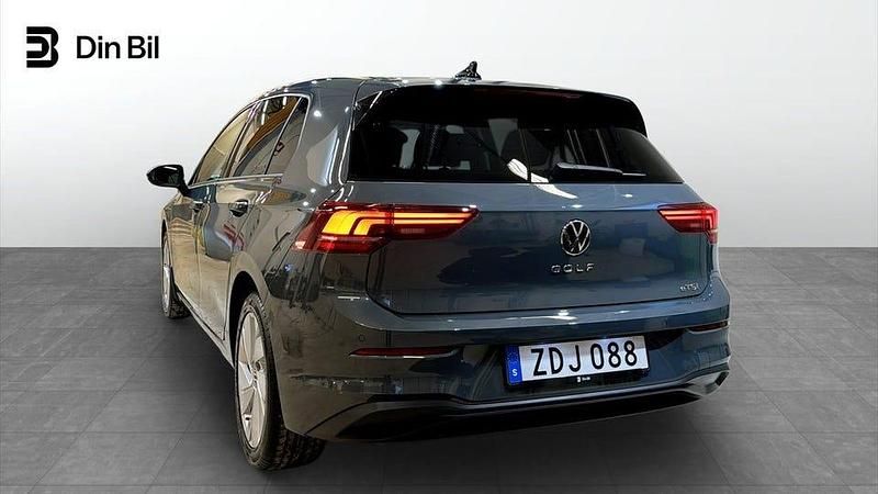 Begagnad VW Golf VIII Comfortline 150 HK (110 kW) 2025 Dolphin grey metallic Halvkombi