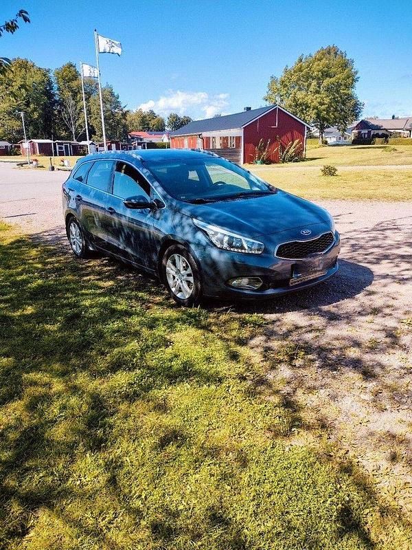 Blå Begagnad 2014 Kia Ceed Sportswagon Comfort Kombi | 45 000 kr (Bra pris) - Bild 1/3
