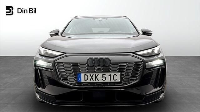 Begagnad Audi Q6 e-tron S-Line 284 kW (387 HK) 2024 Grå SUV