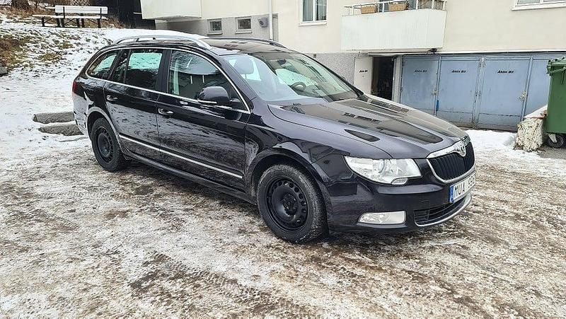 Begagnad Skoda Superb Ambition 140 HK (102 kW) 2012 Svart Kombi