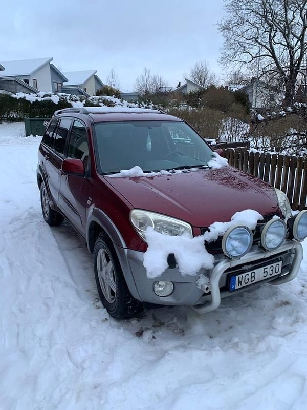 Begagnad 2004 Toyota RAV4 SUV | 37 000 kr (Marknadspris) - Bild 1/2