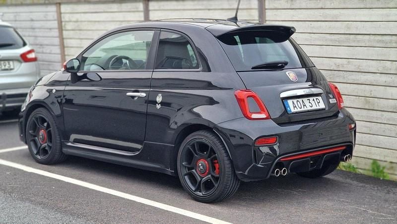 Svart Begagnad 2019 Abarth 595 Pista Halvkombi | 169 000 kr (Marknadspris) - Bild 1/1