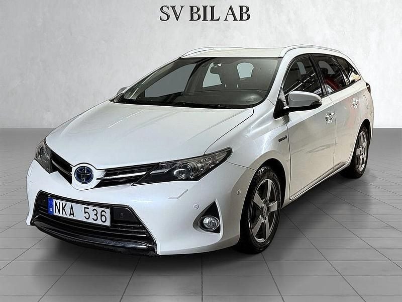 Vit Begagnad 2013 Toyota Auris Touring Sports Executive Kombi | 114 900 kr (Marknadspris) - Bild 1/4