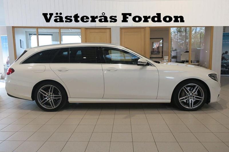 Vit Begagnad 2018 Mercedes E220 AMG Kombi | 345 900 kr (Lite dyr) - Bild 1/4