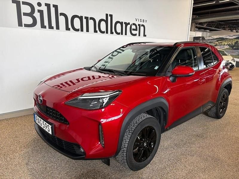 Röd Begagnad 2023 Toyota Yaris Hybrid Edition | 259 900 kr (Bra pris) - Bild 1/4