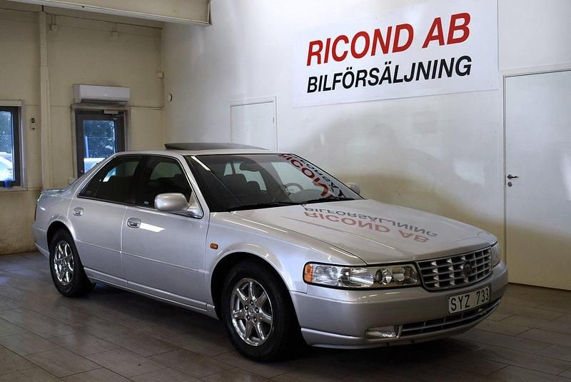 Silver Begagnad 2000 Cadillac Seville STS Sedan | 119 900 kr - Bild 1/4