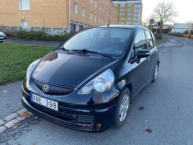 Begagnad 2006 Honda Jazz Halvkombi | 21 000 kr (Marknadspris) - Bild 1/4