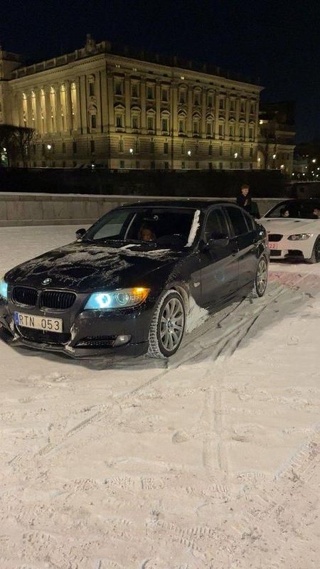 Svart Begagnad 2010 BMW 320 Comfort Edition Sedan | 69 000 kr (Marknadspris) - Bild 1/4