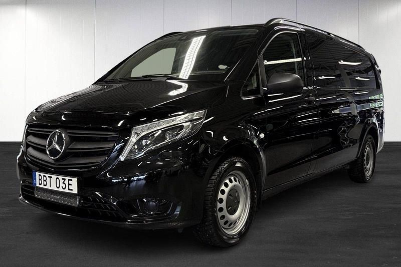Svart (black) Begagnad 2021 Mercedes Vito Minibuss | 359 900 kr (Superpris) - Bild 1/4