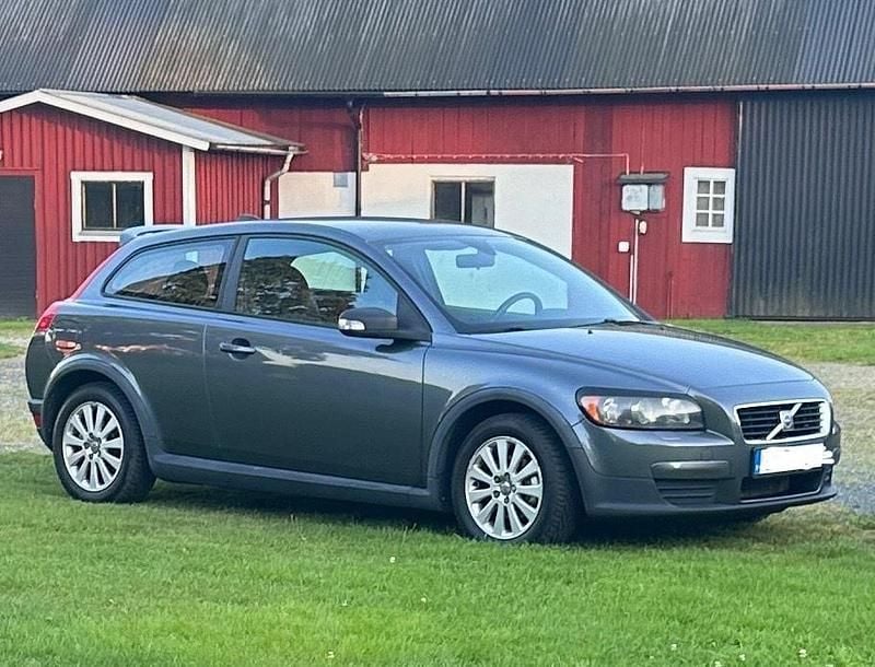 Grå Begagnad 2007 Volvo C30 Kinetic Halvkombi | 29 000 kr (Bra pris) - Bild 1/1