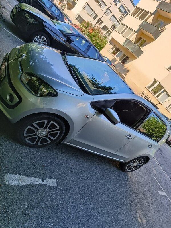 Silver Begagnad 2013 VW up! high up! Halvkombi | 40 000 kr (Marknadspris) - Bild 1/4