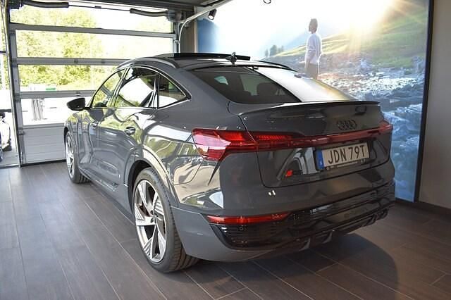 Begagnad Audi Q8 Sportback e-tron S-Line 250 kW (340 HK) 2024 Grå (magnetgrå) SUV