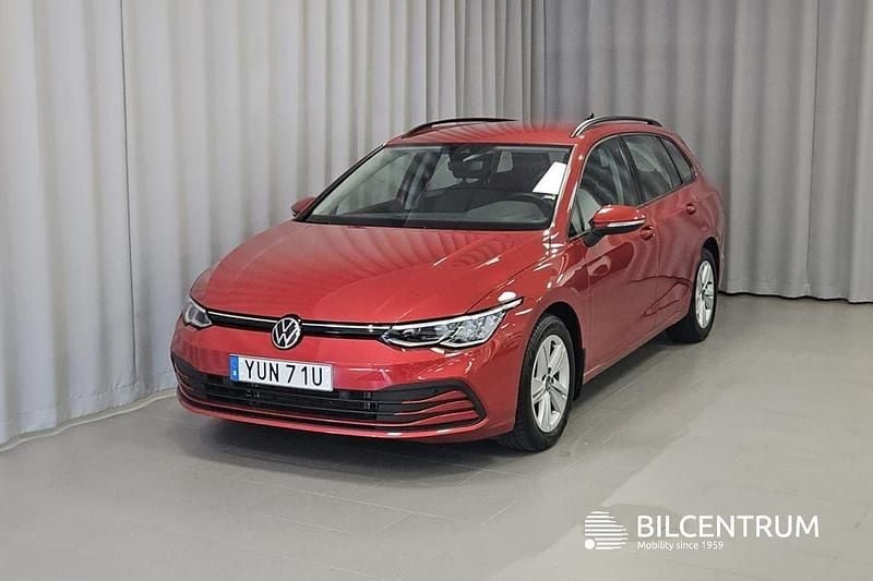 Röd Begagnad 2021 VW Golf VIII Kombi | 239 900 kr (Marknadspris) - Bild 1/4
