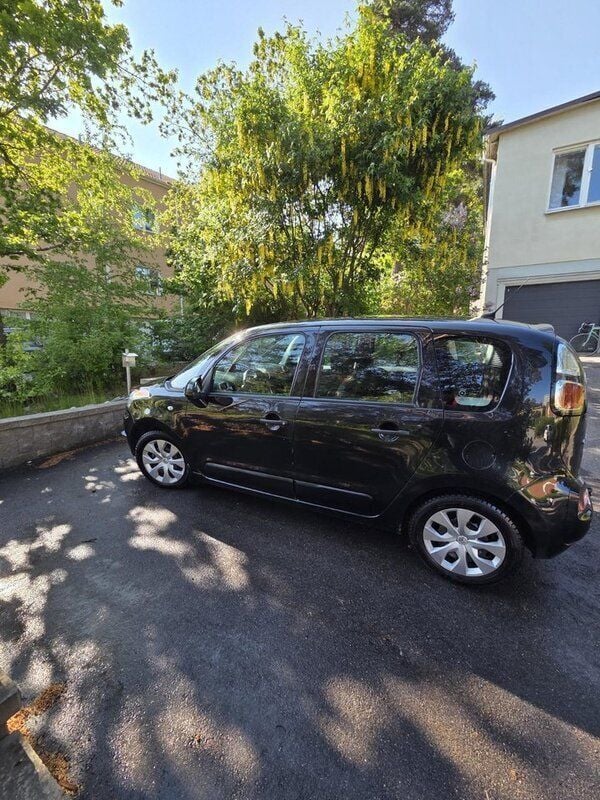 Svart Begagnad 2009 Citroën C3 Picasso Minibuss | 40 000 kr (Marknadspris) - Bild 1/4