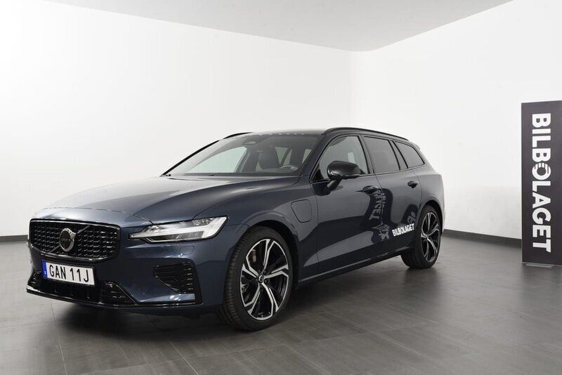 Mörkblå Begagnad 2024 Volvo V60 Plus Kombi | 514 500 kr (Lite dyr) - Bild 1/4