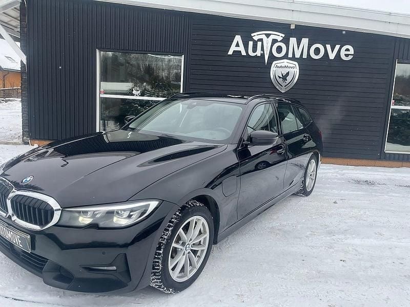 Begagnad BMW 330e 184 HK (135 kW) 2020 Svart Kombi