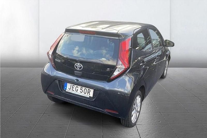 Begagnad Toyota Aygo X-play 72 HK (52 kW) 2019 Mörkgrå Halvkombi