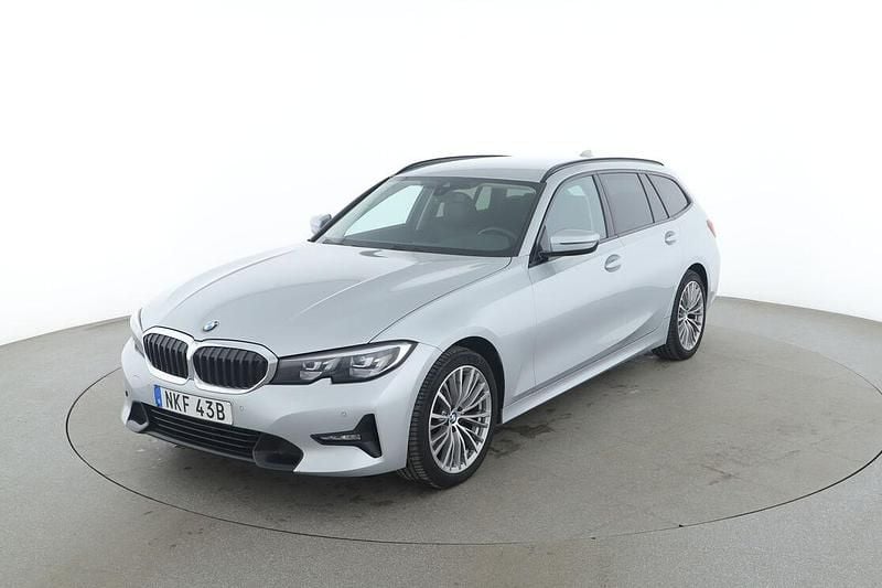 Silver Begagnad 2020 BMW 320 Sport Line Kombi | 273 000 kr (Bra pris) - Bild 1/3