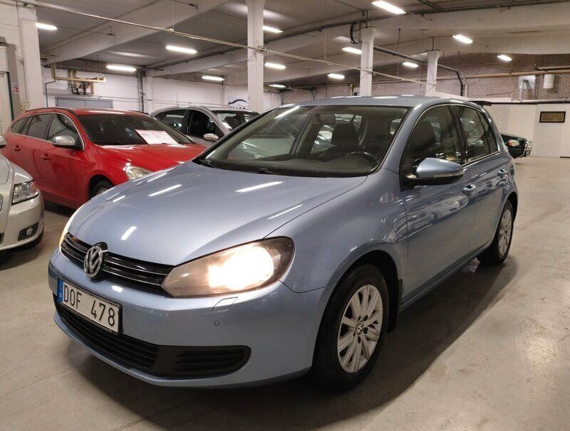 Ljusblå Begagnad 2011 VW Golf VI Halvkombi | 49 900 kr (Marknadspris) - Bild 1/4