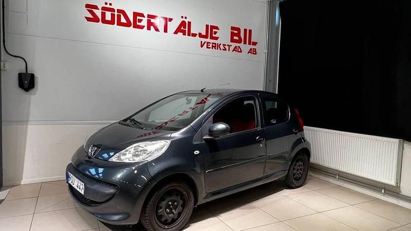 Grå Begagnad 2007 Peugeot 107 Halvkombi | 29 900 kr (Marknadspris) - Bild 1/4