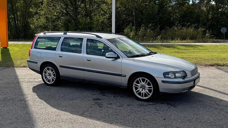 Ljusgrå Begagnad 2001 Volvo V70 Business Edition Kombi | 19 800 kr (Lite dyr) - Bild 1/4