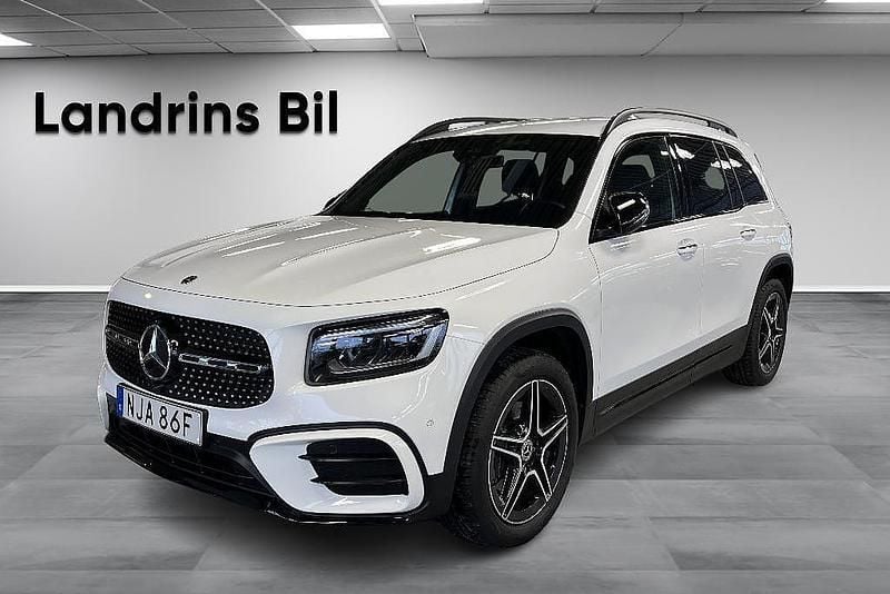 Vit Begagnad 2024 Mercedes GLB200 AMG line SUV | 459 900 kr (Lite dyr) - Bild 1/4