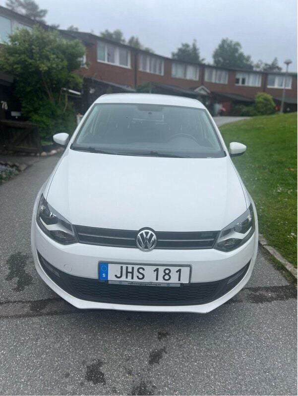 Vit Begagnad 2014 VW Polo Halvkombi | 79 000 kr (Marknadspris) - Bild 1/4