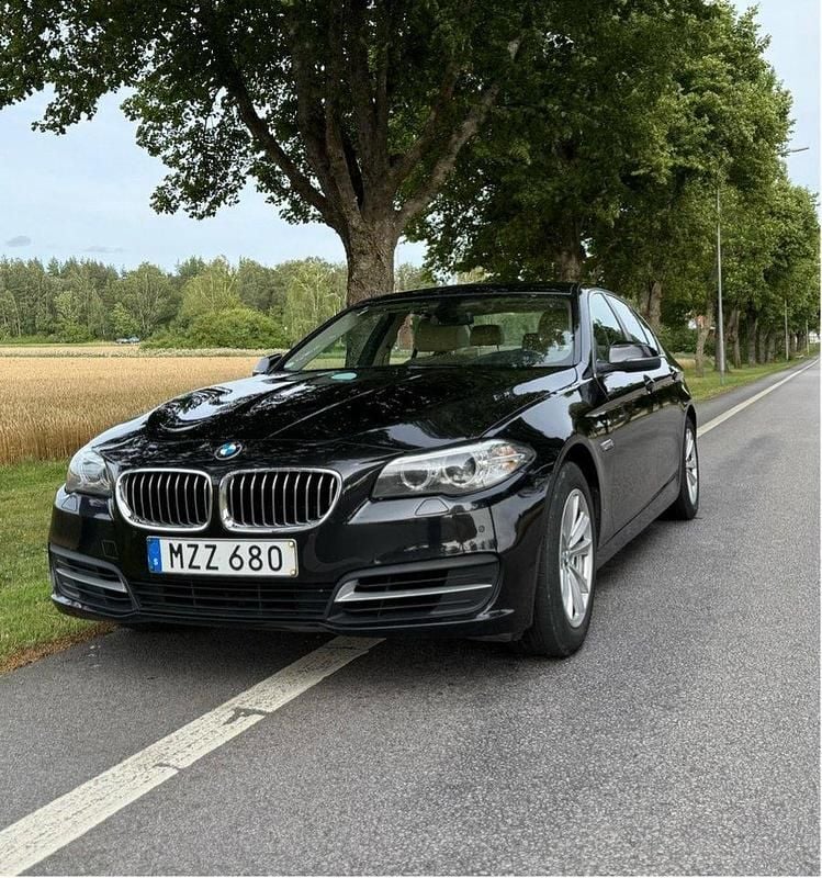 Svart Begagnad 2016 BMW 520 Sedan | 174 900 kr (Bra pris) - Bild 1/4