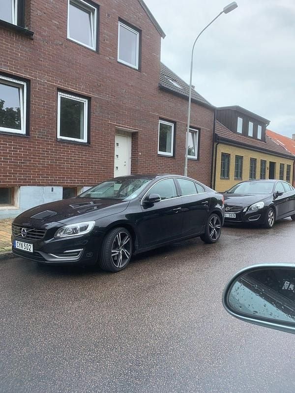 Begagnad Volvo S60 181 HK (133 kW) 2015 Super fin svart volvo Sedan