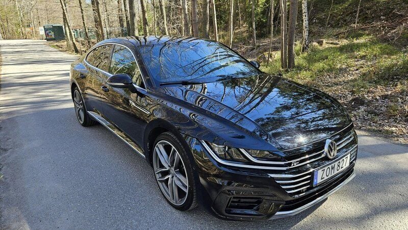 Svart Begagnad 2019 VW Arteon GT Halvkombi | 259 000 kr (Superpris) - Bild 1/4
